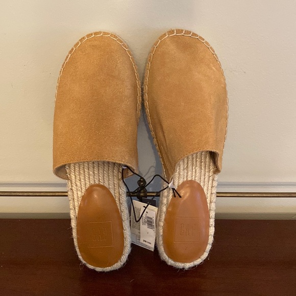 GAP Shoes - NWT- GAP Mules, camel, size 7- new with tags